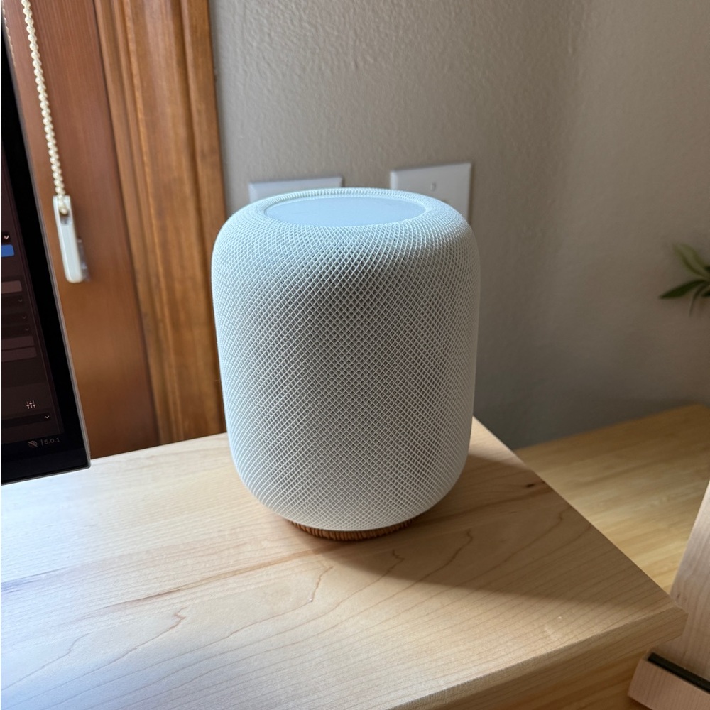 Apple HomePod Smart Speaker in White
